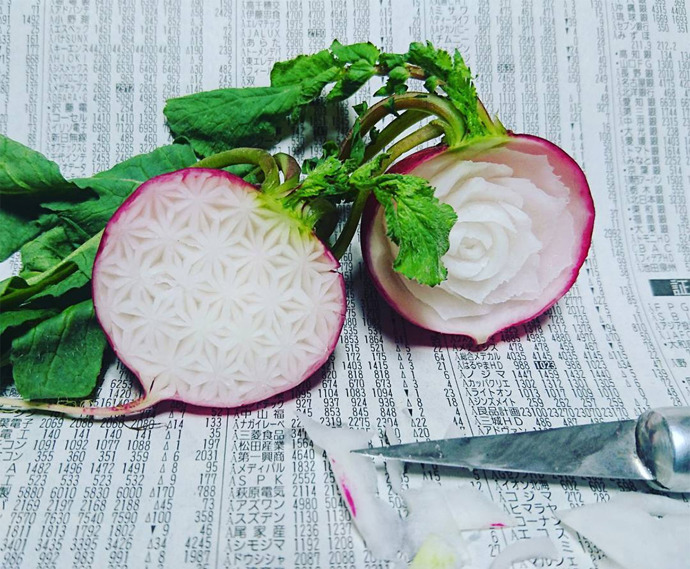 Tancuje nožem po slupce a zanechává dechberoucí umění