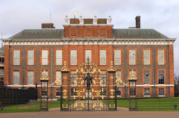 9. Kensingtonský palác. Místo se zvláštním významem. Matka Williama, princezna Diana, ho nazývala domovem do své smrti v roce 1997. A stejně tak sloužilo princezně Margaretě. Kate s Williamem se uvelebili v nejzazší části pozemku, v budově s 20 pokoji rozesetými na čtyřech patrech.