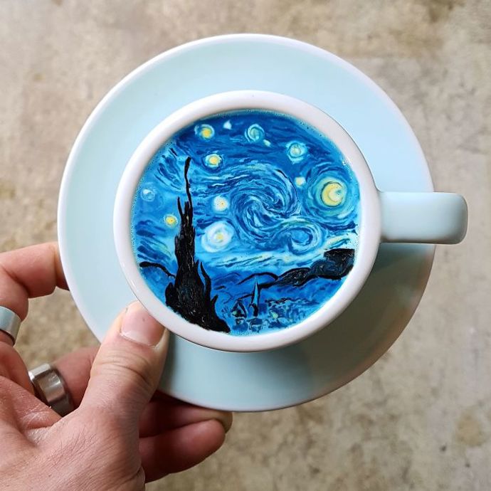 Malovaný poklad v hrnku kávy. Jihokorejec povyšuje latté art na umění hodné výstav