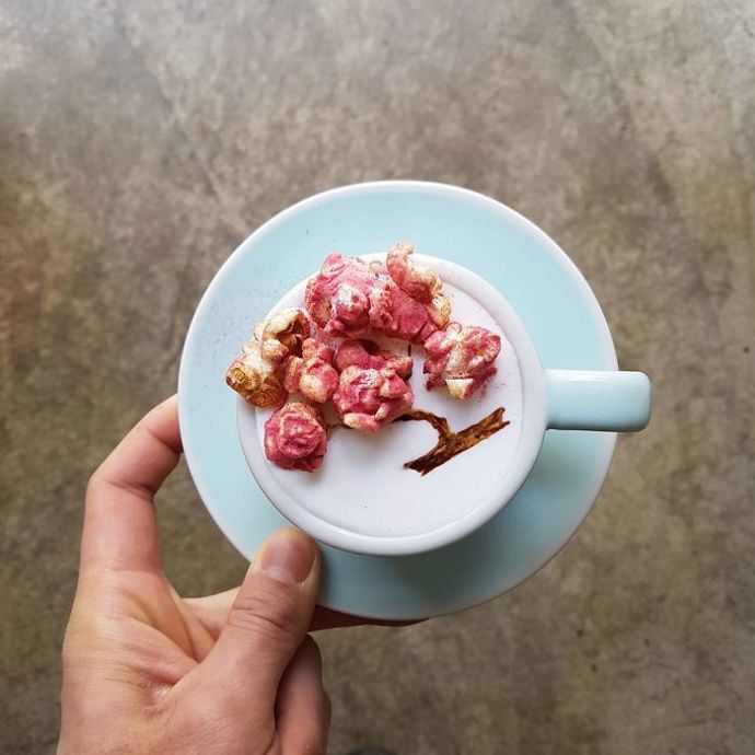 Malovaný poklad v hrnku kávy. Jihokorejec povyšuje latté art na umění hodné výstav