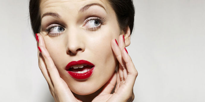 9. Omládnete. To se na to podívejme! Až u 87 % žen, které se zúčastnily experimentu holandských vědců, zmizela stařecká znaménka a pokožka se vypnula. Pleť se podstatně vyhladila i u mužů. Jíst vejce se vyplatí na všech frontách!