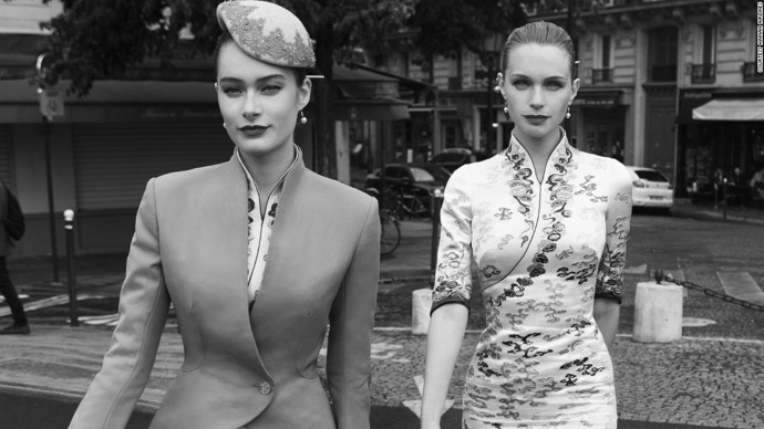 Haute couture na palubě letadla? Uniformy čínských letušek vám vyrazí dech!