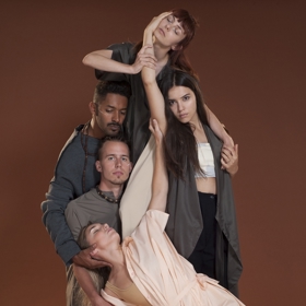 Představí se v netradičních prostorách Bibloo Concept Store taneční crew JAD Dance Company.