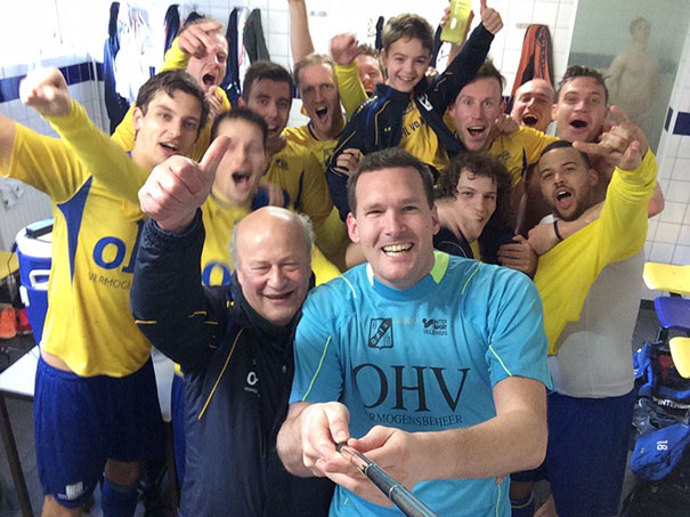 Copak se to děje tam v rohu...?