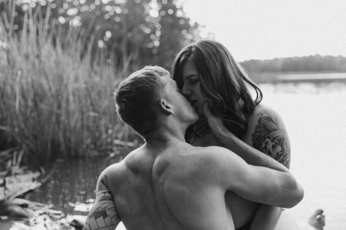 Ona je je plus-size, on svalnatý. Tato fotosérie pobláznila svět