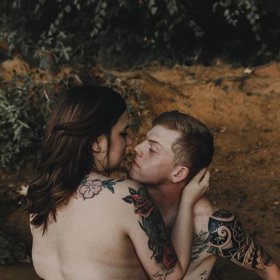 Ona je je plus-size, on svalnatý. Tato fotosérie pobláznila svět