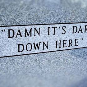 3. „Hergot, tady dole je ale tma.“