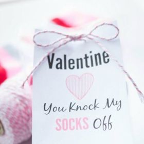 Chytře zabalené originální ponožky.