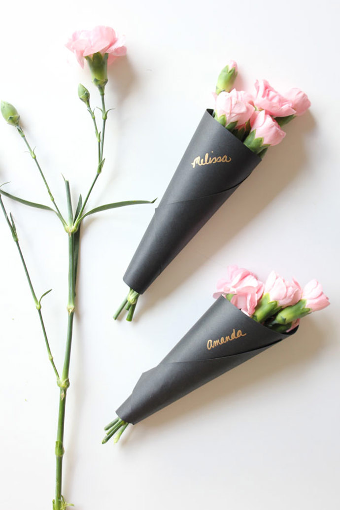 12. Květiny v elegantním DIY obalu.