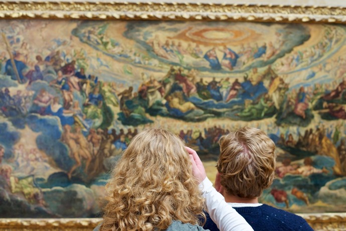 Jako by vypadli z obrazu, na který se dívají. Rakouský fotograf je mistrem správného načasování