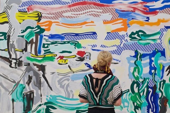 Jako by vypadli z obrazu, na který se dívají. Rakouský fotograf je mistrem správného načasování