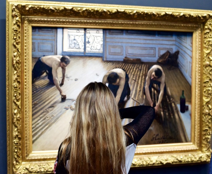 Jako by vypadli z obrazu, na který se dívají. Rakouský fotograf je mistrem správného načasování