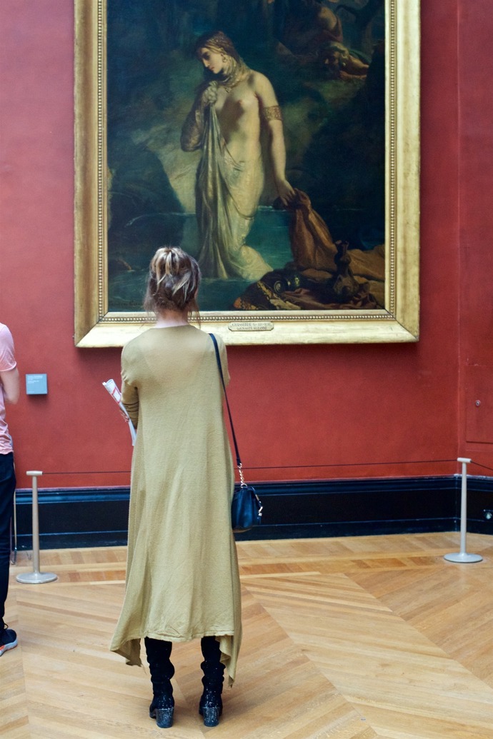 Jako by vypadli z obrazu, na který se dívají. Rakouský fotograf je mistrem správného načasování