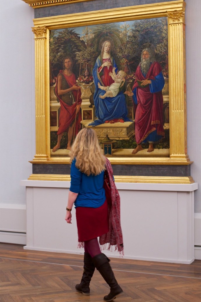 Jako by vypadli z obrazu, na který se dívají. Rakouský fotograf je mistrem správného načasování