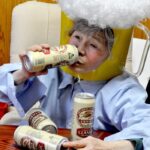 Nechá se srazit autem. A je u toho vysmátá na celé kolo! Selfíčka japonské babičky (89) dobývají svět