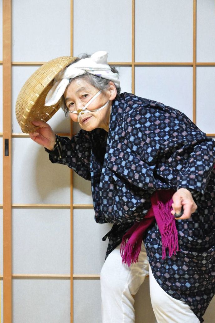 Nechá se srazit autem. A je u toho vysmátá na celé kolo! Selfíčka japonské babičky (89) dobývají svět