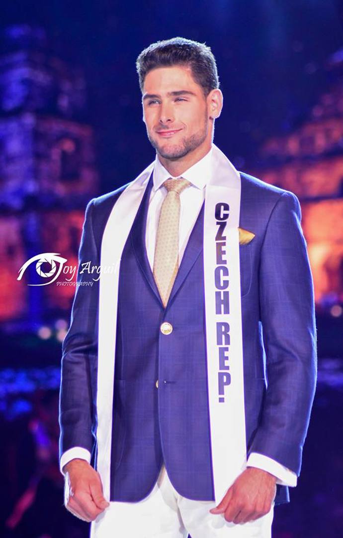 Kmoníček reprezentoval Českou republiku na světové soutěži krásy Mistr International.