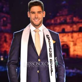 Kmoníček je sympatický a má charisma.