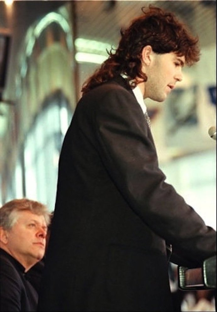 Kdo by si ten účes nepamatoval.