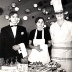 Číšníci a kuchař v lepší restauraci