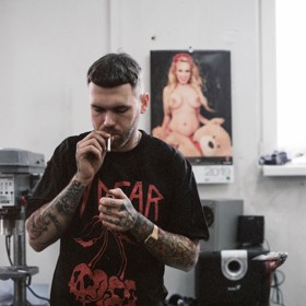 Kupte si svůj protest proti komunismu.