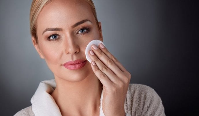 Pleť je důležité vždy důkladně vyčistit.