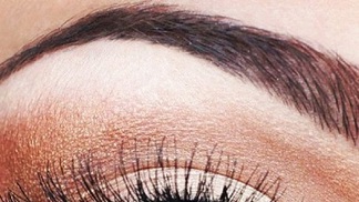 Pokud si vyberete nekvalitní řasy, může vás potkat i alergie.