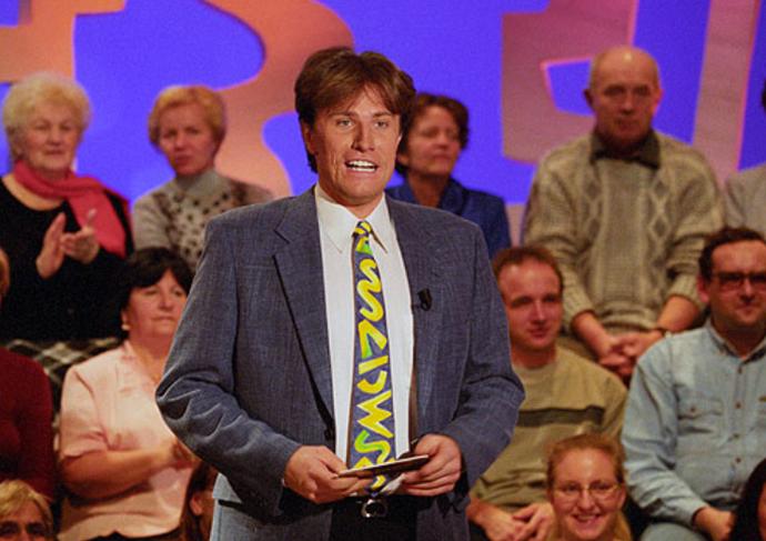 Poulíčkovi nesměla opět chybět otřesná kravata.