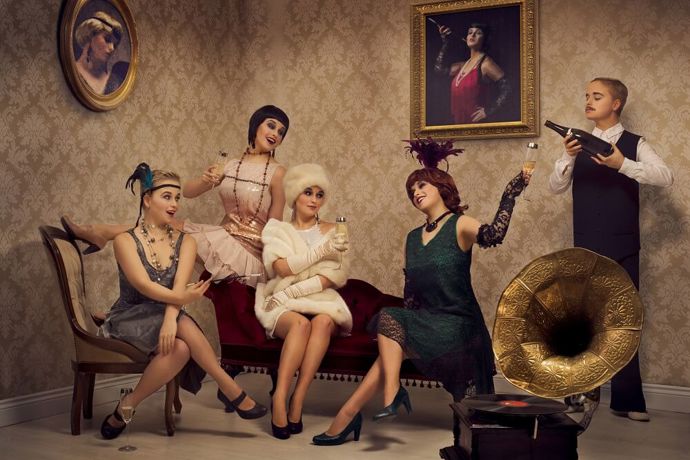 Noblesa starých dob, kdy ženy byly elegantní a muži gentlemani