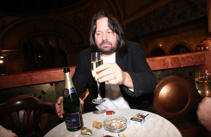 Alkoholu herec holdoval od roku 2002, kdy se dostal do dluhů.