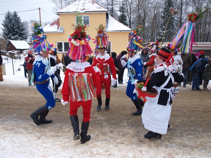 Masopustní průvod maškar lidově zvaný "vostatky" v obci Vortová na Hlinecku.