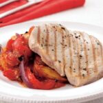 Steak z tuňáka s grilovanou zeleninou vám dodá do těla ty správné tuky