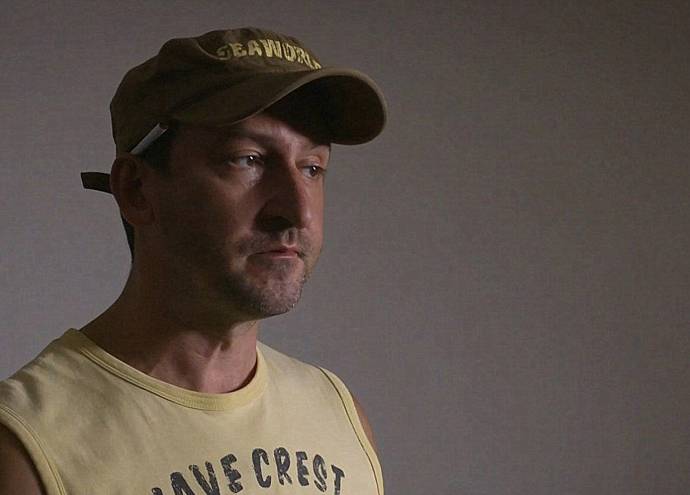 Martin Hofmann v roli svéráze Luďana doslova exceluje