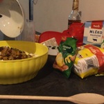 Rozinky před přidáním do těsta nechte vykapat.