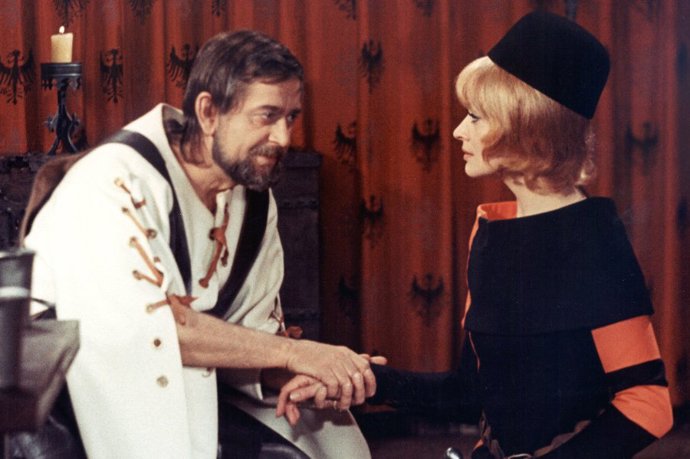 Film Noc na Karlštejně milují čeští diváci už mnoho let.