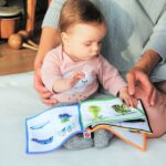 Čtení pomáhá dětem s rozvojem slovní zásoby, podporuje jejich fantazii.