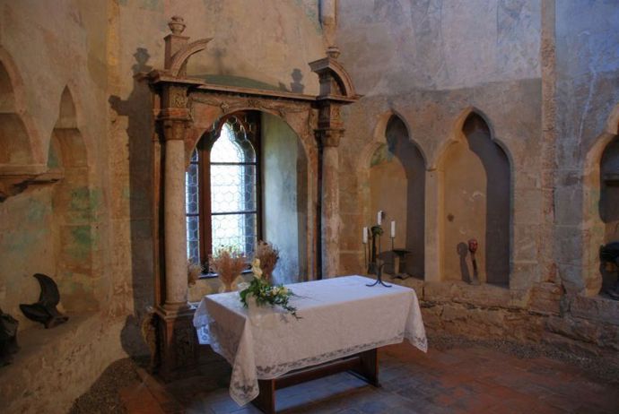 Spoustu senzibilů a parapsychologů potvrdilo, že na hradě Houska je něco děsivého a za jeho zdmi se skrývá hrůzostrašné tajemství.