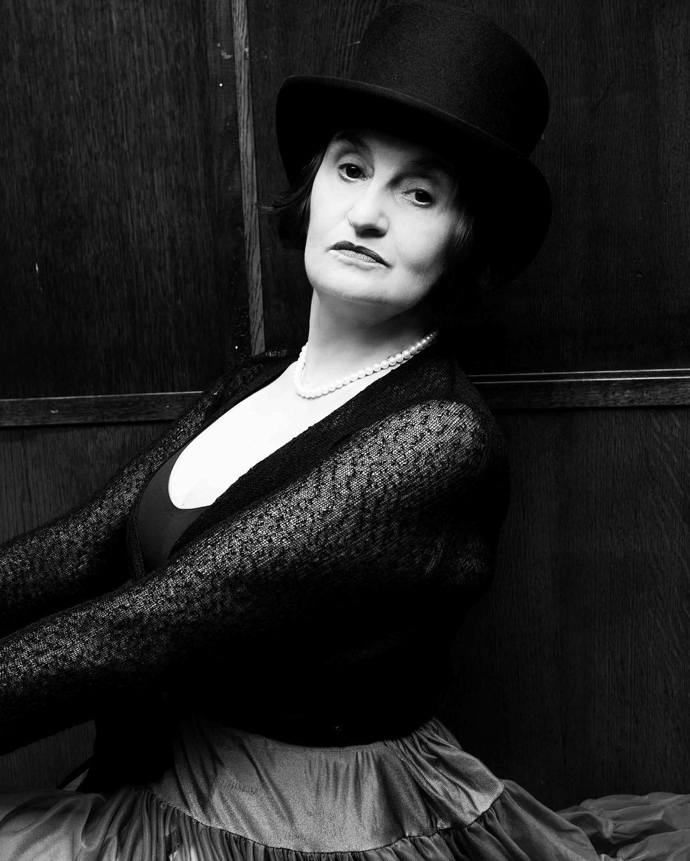 Jedná se o držitelku Českého lva z roku 2000 za nejlepší ženský herecký výkon ve vedlejší roli ve filmu Ene bene. 