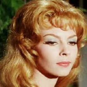 Na předních příčkách v oblíbenosti se už mnoho let drží sága o krásné Angelice.