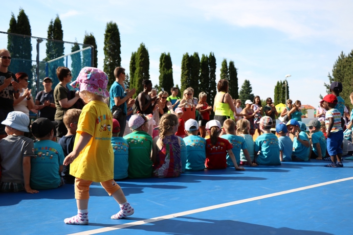 Pro děti je přínosem pobyt v kolektivu, kde se také naučí osvojovat si pravidla hry fair play.