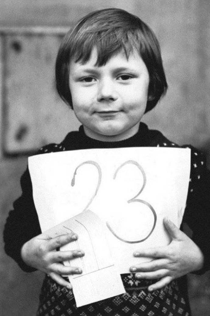 Na konkurzu působil nesměle, jak ale promluvil, okamžitě si všechny získal svojí bezprostředností.