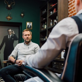 Zákulisí jedné z nejnáročnějších profesních výzev, kterým v životě čelil, popsal Ondřej Novotný pohodlně usazen v holičském křesle a s precizně zastřiženými vousy