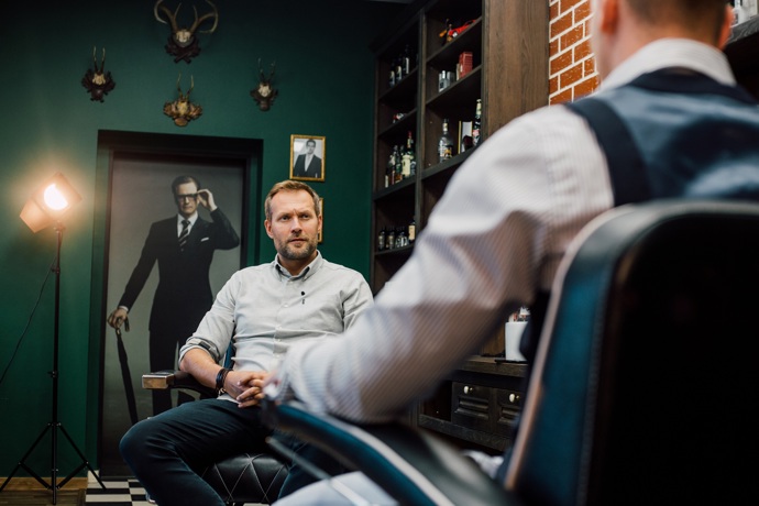 Zákulisí jedné z nejnáročnějších profesních výzev, kterým v životě čelil, popsal Ondřej Novotný pohodlně usazen v holičském křesle a s precizně zastřiženými vousy
