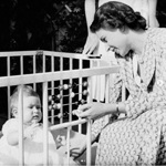 Rok 1949 - se synem Charlesem, když mu bylo asi 8 měsíců.