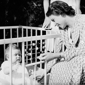 Rok 1949 - se synem Charlesem, když mu bylo asi 8 měsíců.