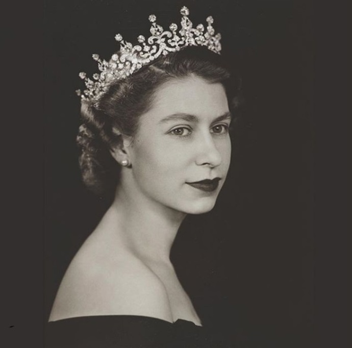 Britskou královnou se stala po smrti svého otce Jiřího VI. 6. února 1952.