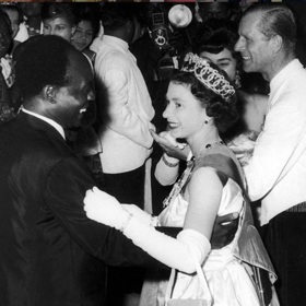 Rok 1961 - při tanci s prezidentem Kwame Nkrumahem během návštěvy Ghany.