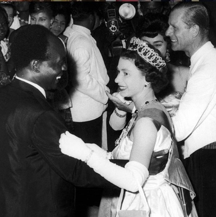 Rok 1961 - při tanci s prezidentem Kwame Nkrumahem během návštěvy Ghany.