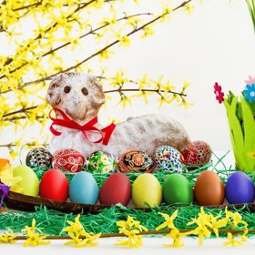 Velikonoční výzdoba, beránek a malovaná vajíčka - svátky jara jsou tu