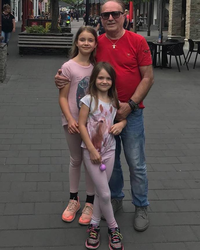 Petr Janda s dcerami